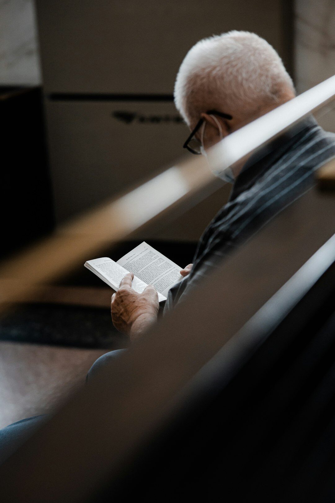 senior using tablet